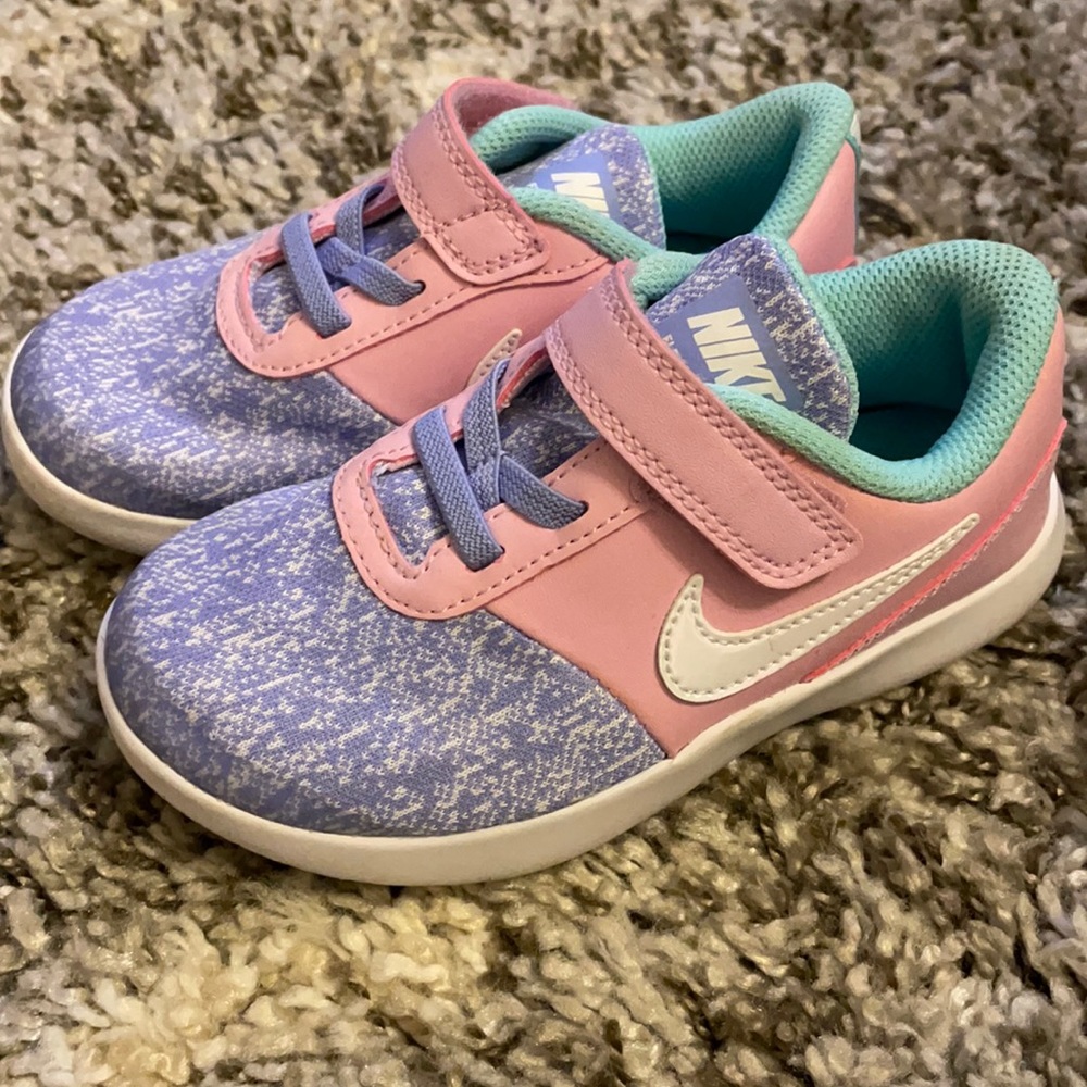 Nike tennis shoes Toddler girl size 10 10c